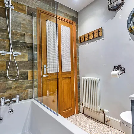 Finest Retreats - No 3 Sandside *